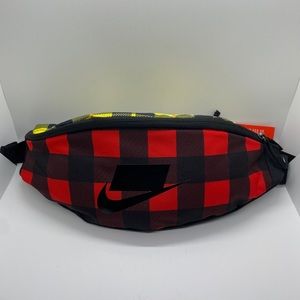 Nike fanny pack. BA6604-010